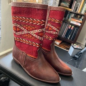 GORGEOUS Never Worn Twenty One Tonnes / Urban Outfitters Leather Boots